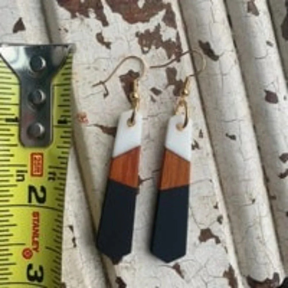 Brand new Boho wood resin dangle drop earrings black white wood - Picture 3 of 3